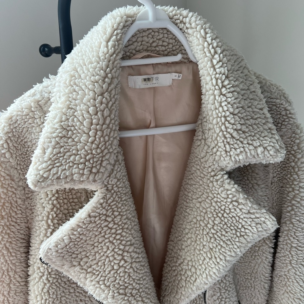 ASTR the Label Brooklyn Faux Fur Moto Jacket in Ivory Size Small Pre-Loved - Picture 13 of 13